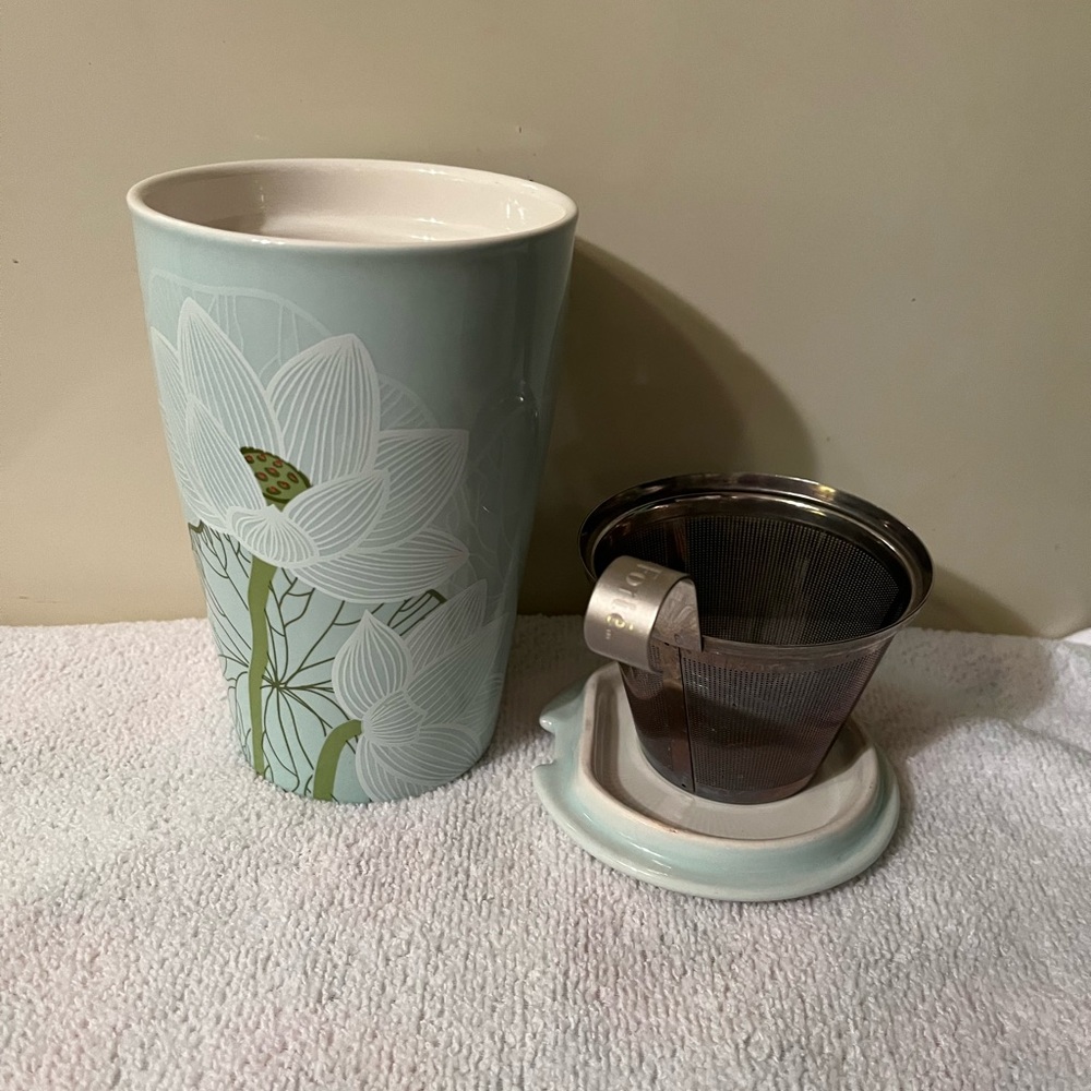 KATI® Steeping Cup & Infuser Forté For Tea, Pastel Green/White Lotus Flower
